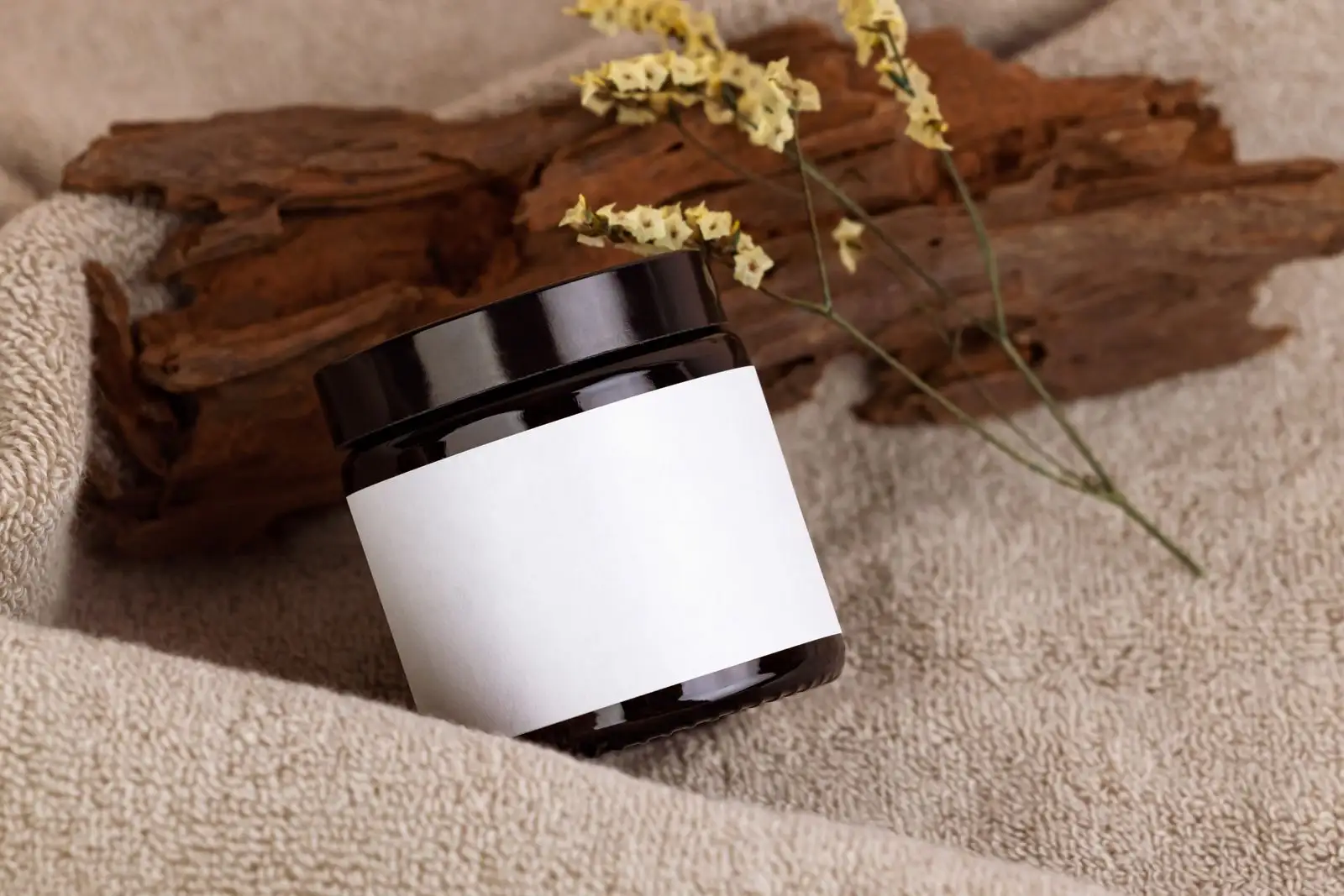 Cosmétiques CBD : ce qu'une étiquette a le droit de promettre