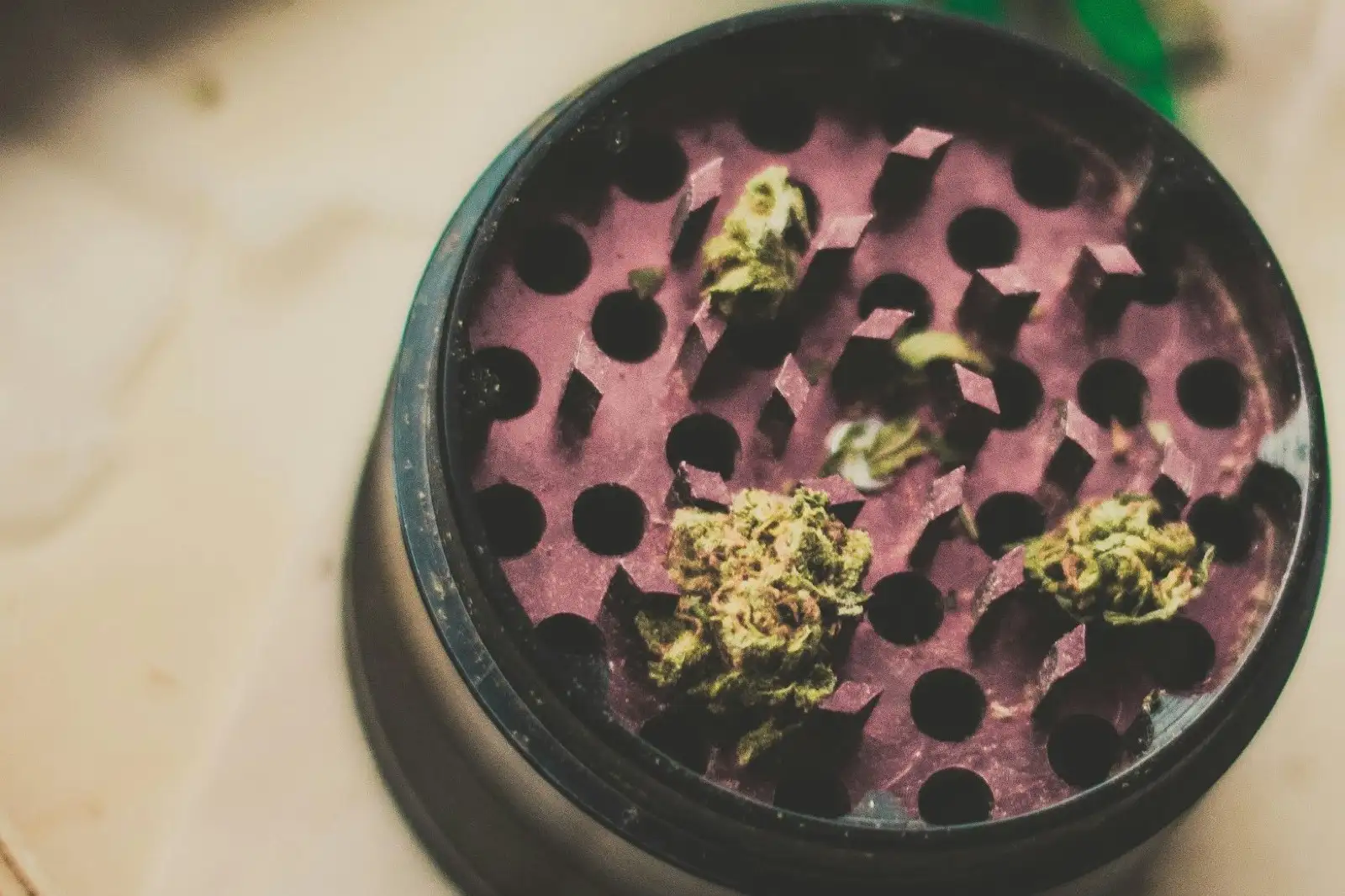 Les 4 meilleurs types de grinder CBD en 2026 : 2, 3, 4 pièces ou électrique