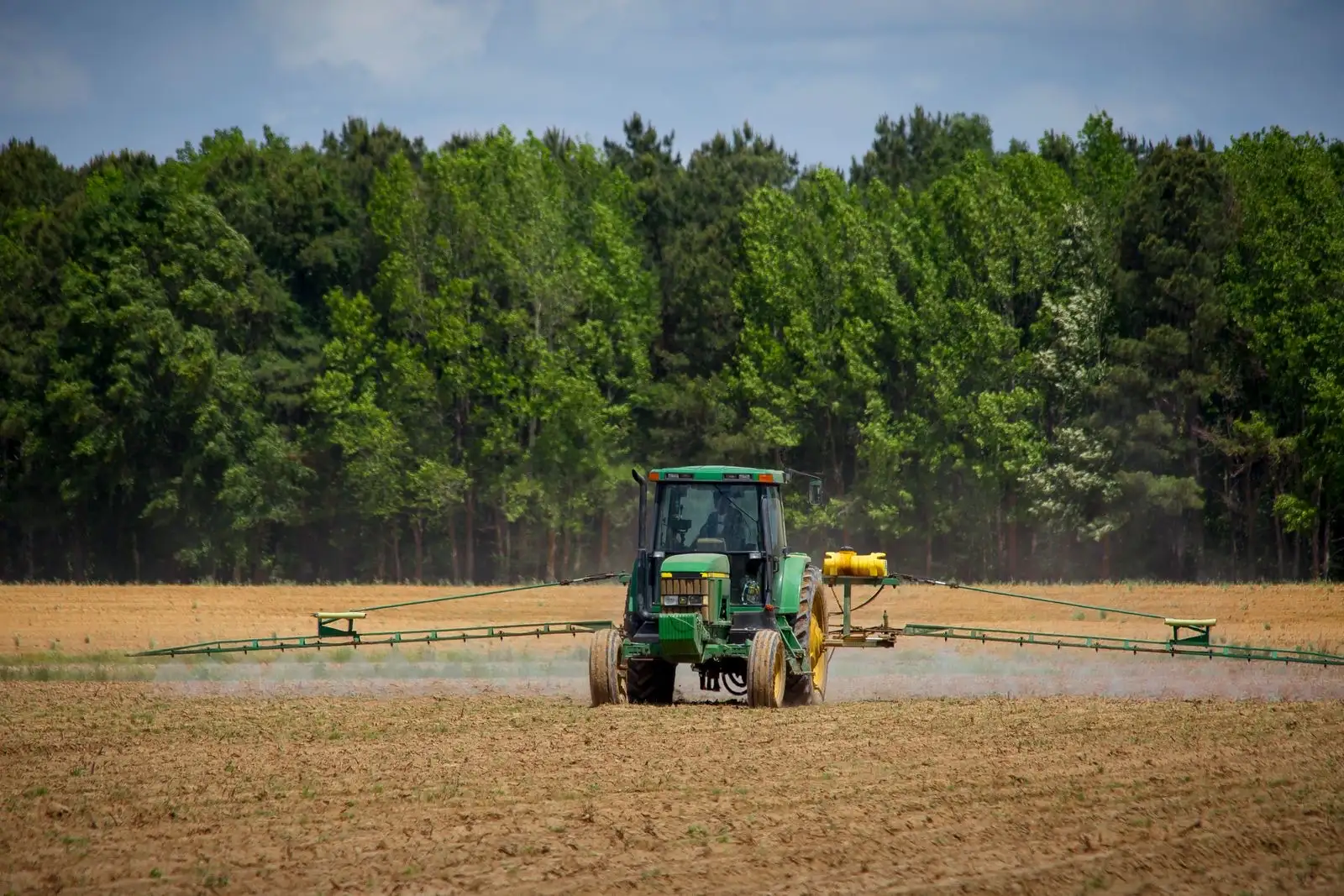 Pesticides et fleur CBD : aucune LMR ne nomme la fleur