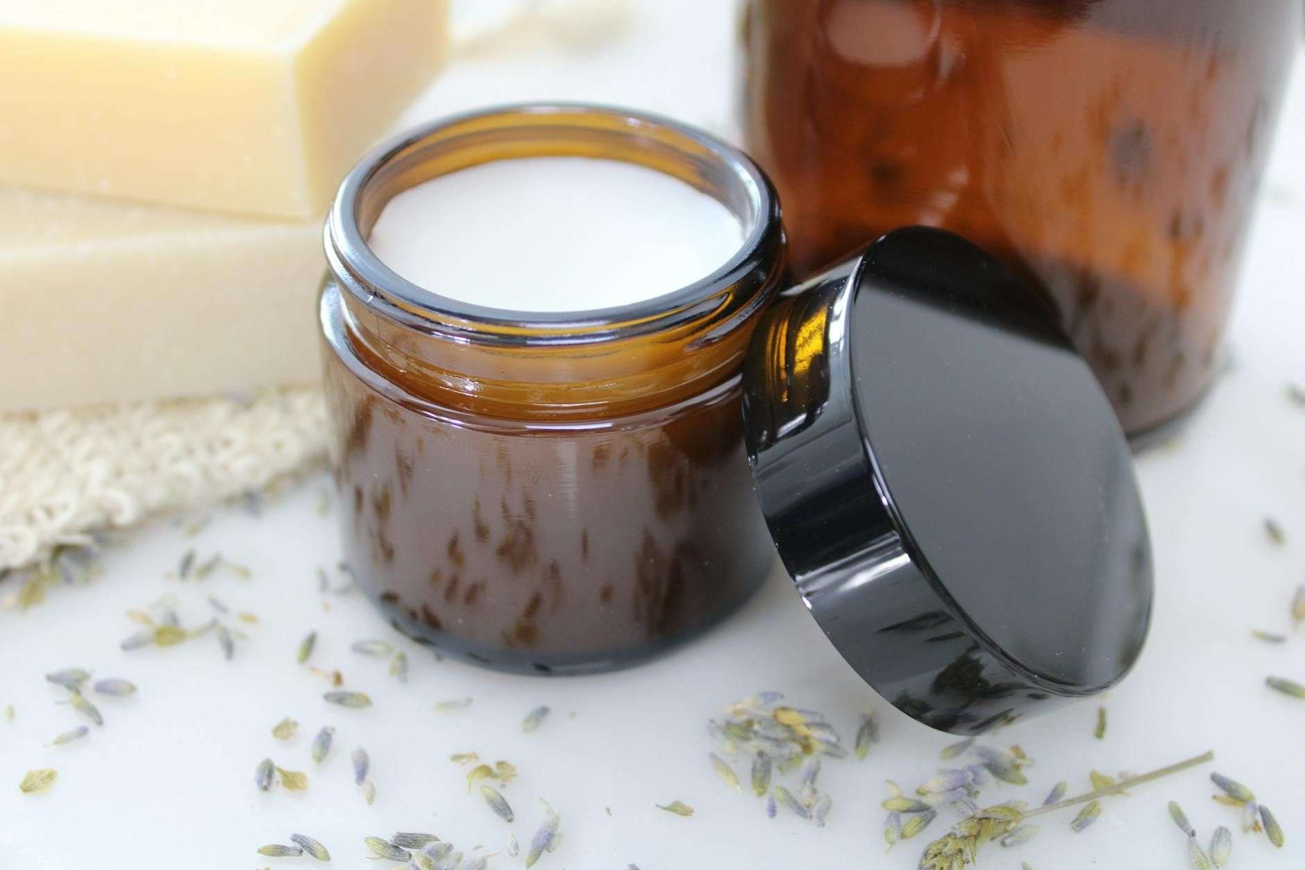 Cosmétiques au CBD : guide d'achat des crèmes, baumes et gels