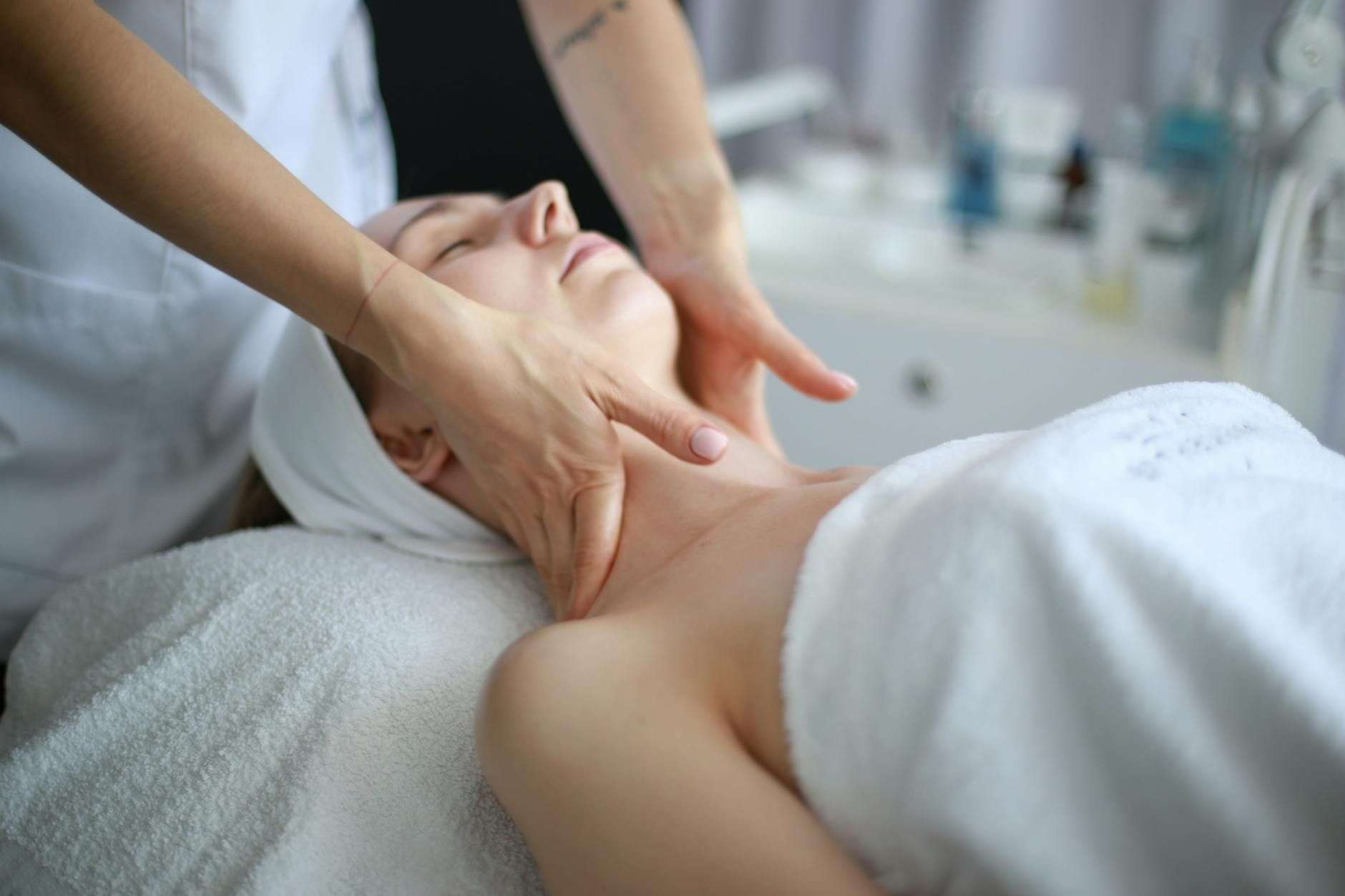 Douleurs cervicales — causes courantes et rituels de bien-être