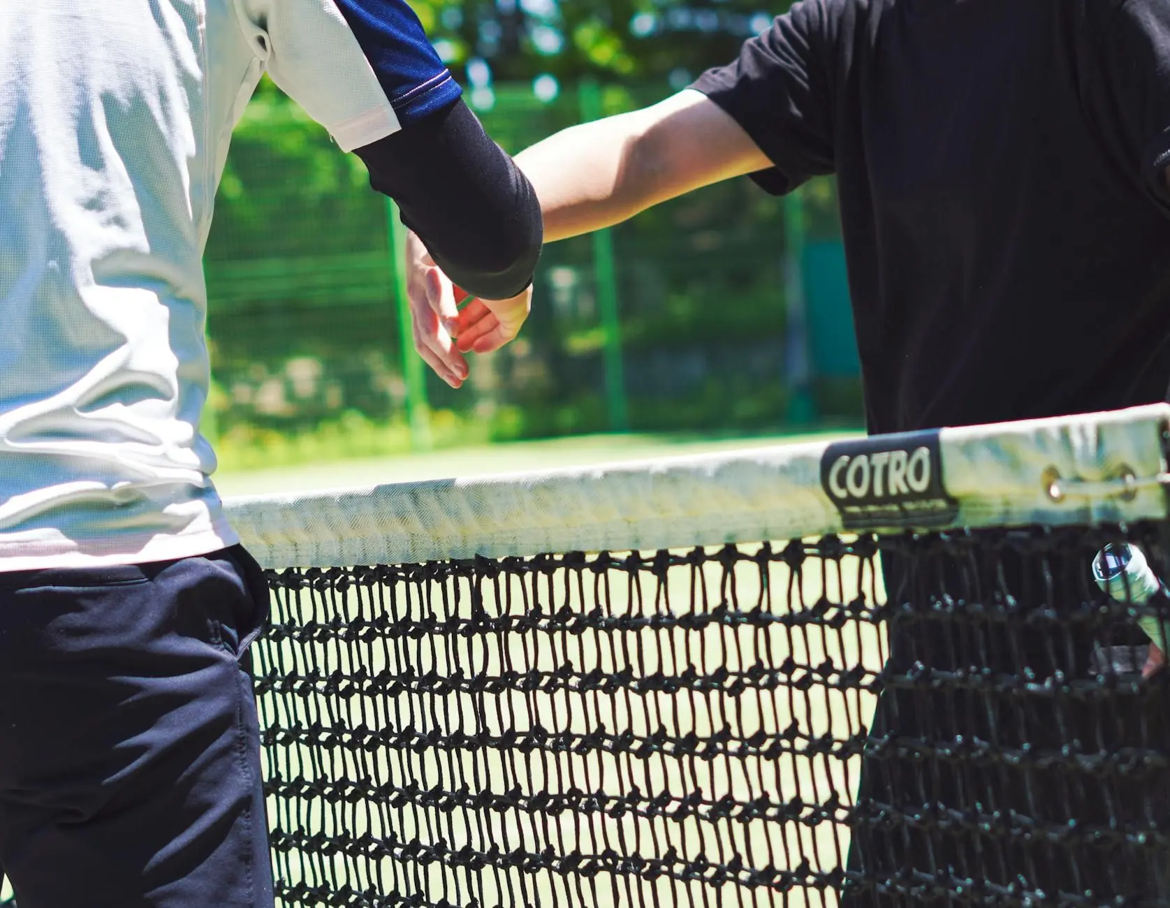Épicondylite (coude de tennis) : rituels de bien-être et CBD topique