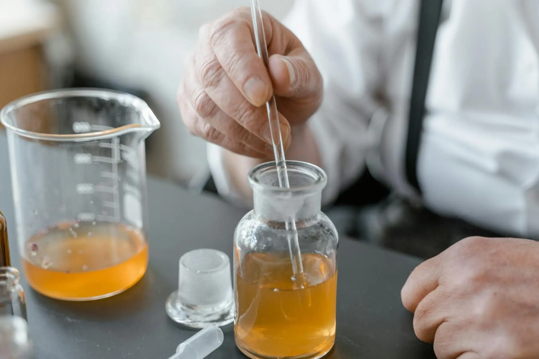 Première fois avec le CBD : ce qu'il faut savoir avant d'essayer